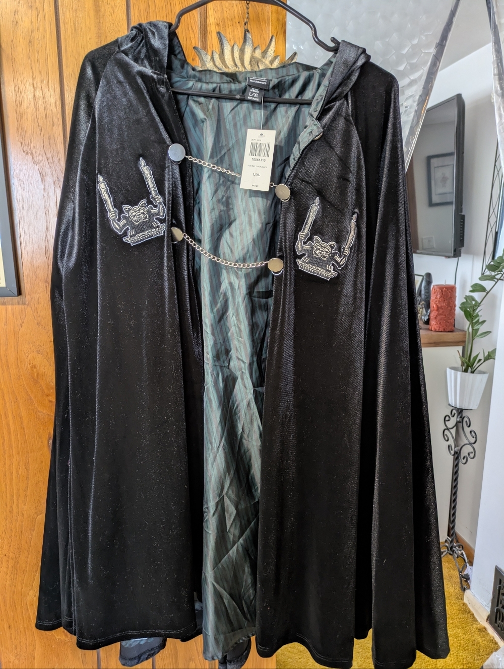 NWT Her Universe Disney The Haunted Mansion Gargoyle Velvet Hooded Cape Ss L/XL - Picture 2 of 10
